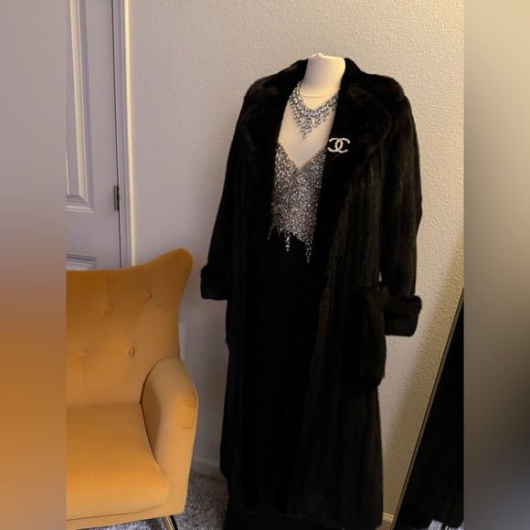 Black diamond black mink real fur size medium/large  in excellent condition - Picture 4 of 7